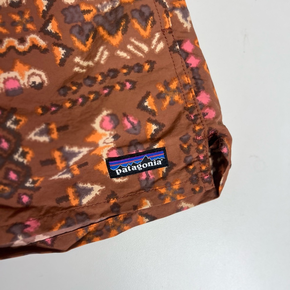 Patagonia Women’s Barely Baggies Shorts 2.5” Size M Medium Orange Red Pattern - Picture 3 of 8